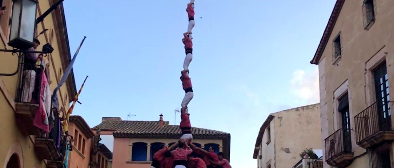 El pd8fm de Colla Vella Xiquets de Valls en Altafulla en la Diada de les Cultures