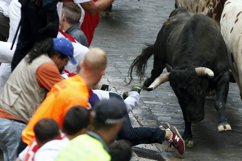 Fotogalería del quinto encierro de San Fermín