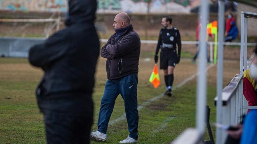 Santi Redondo, entrenador del CD Benavente. | J. L. F.