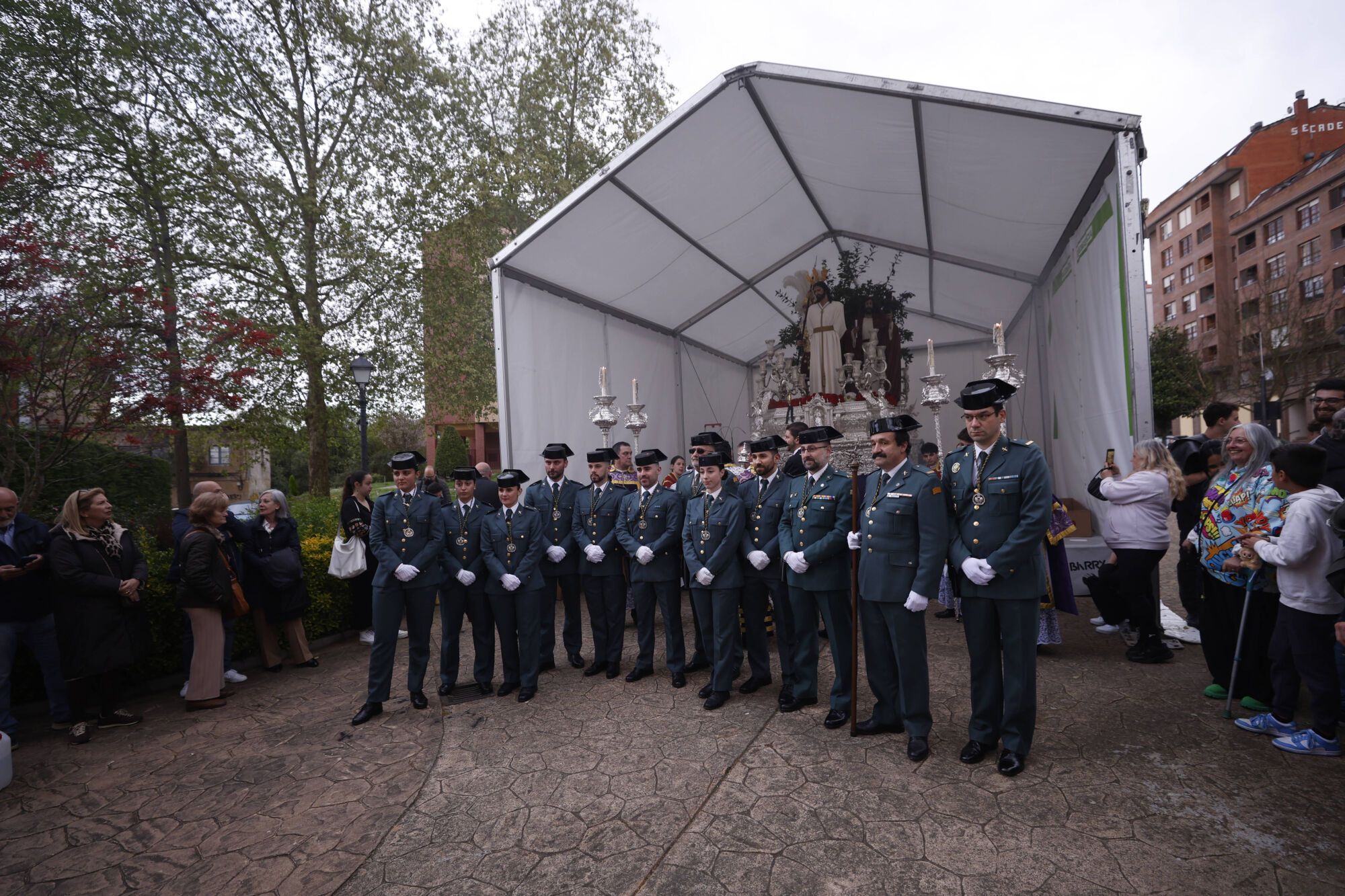 Iglesia de La Tenderina. Sale la procesión del Prendimiento