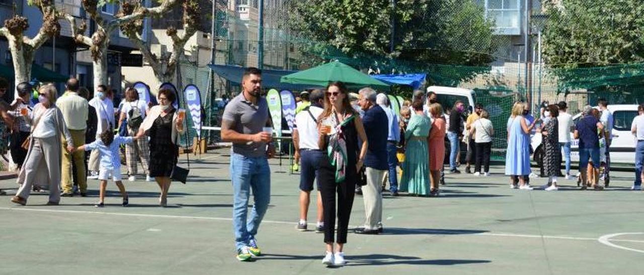 Degustación gratuita de sidra durante la Freguifesta de Banda do Río. |   // GONZALO NÚÑEZ