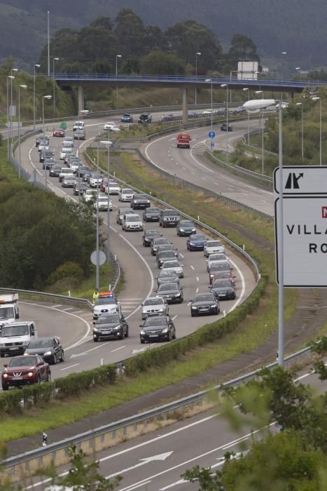 Retenciones en las carreteras asturianas tras el día de sol y playa