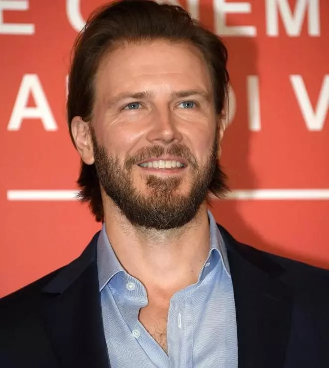 La alfombra roja de la Mostra se rinde a las estrellas