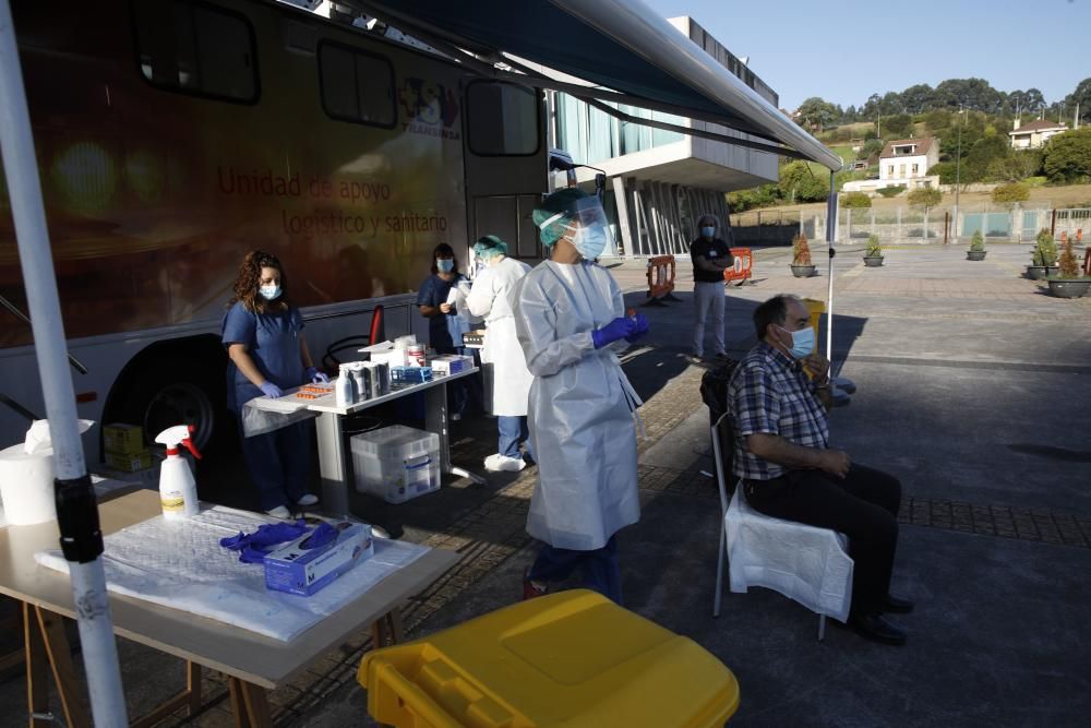 Pruebas COVID19 en el pabellón de la Magdalena por el brote detectado en tres bases de Avilés