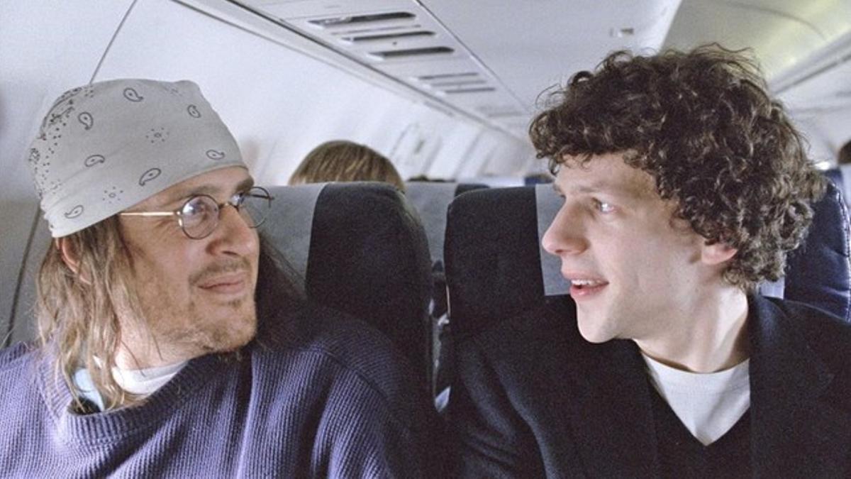 Jason Segel, como Foster Wallace, y Jesse Eisenberg, como David Lipsky, en 'The end of the tour'.