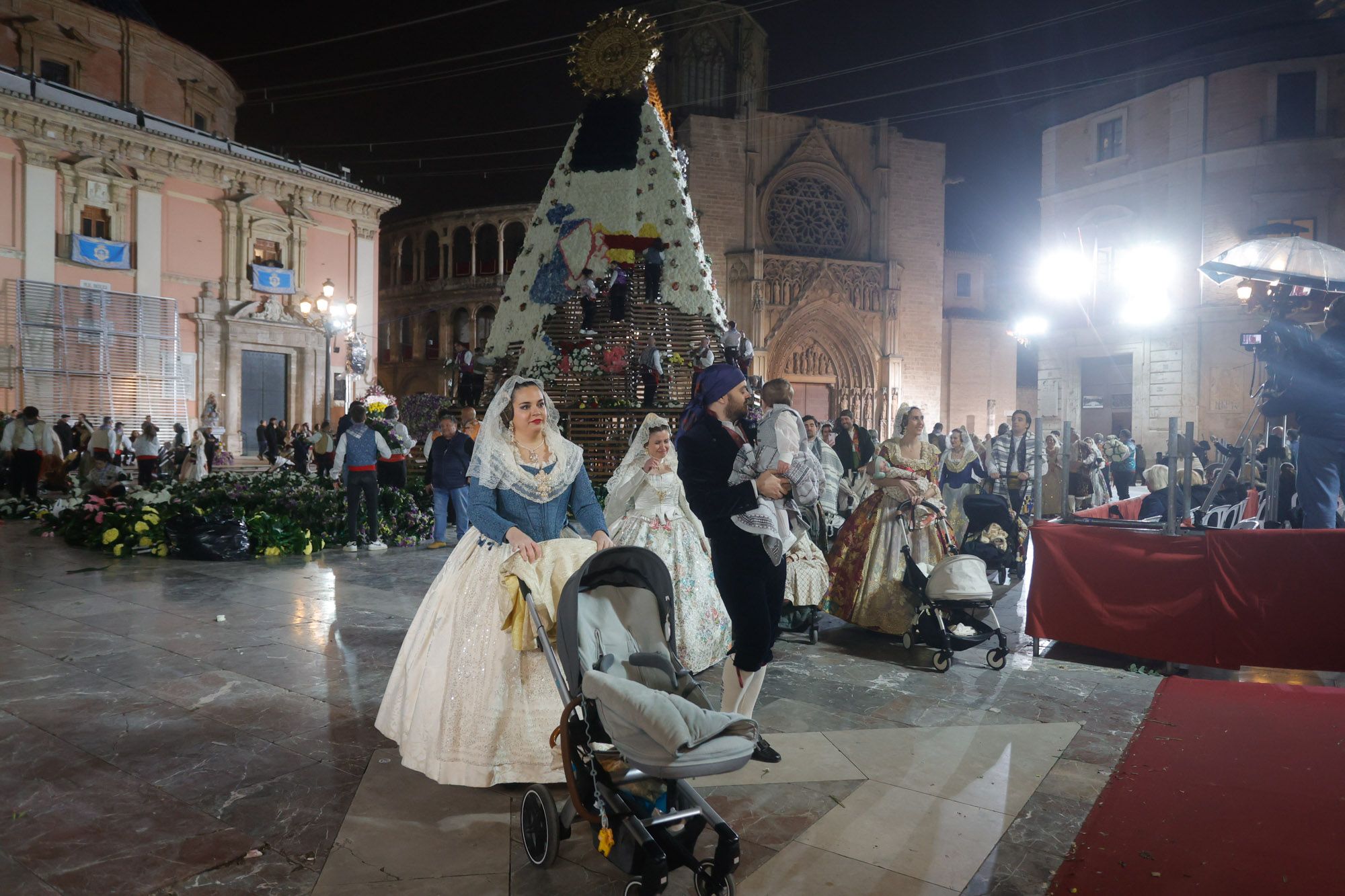 Todas las fotos de la Ofrenda del 17 de marzo por la calle San Vicente de 21:00 a 22:00 horas