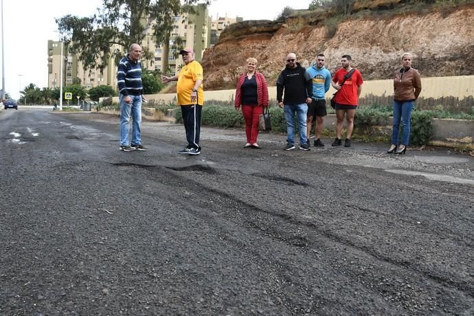 16/02/2019 TELDE. Escape de aguas residuales en Jinamar y mal estado de carreteras y edificios.   Fotografa: YAIZA SOCORRO.