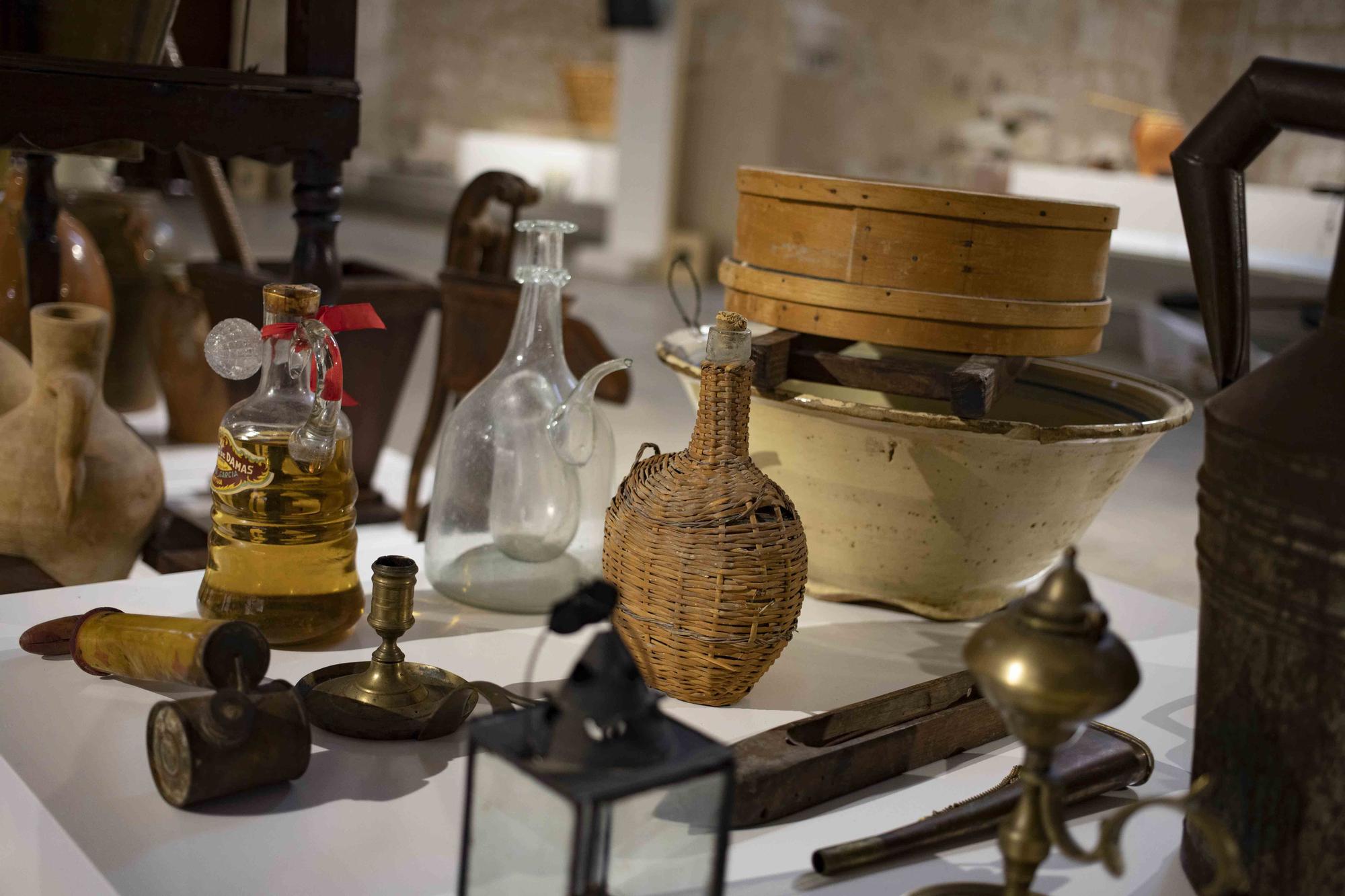 "Estimar els objectes": la colección etnológica de "Botifarra" se exhibe en Xàtiva