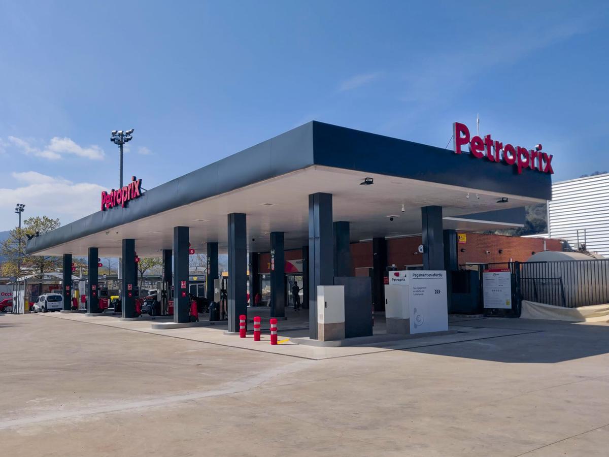 La nova benzinera de Petroprix a Olot.