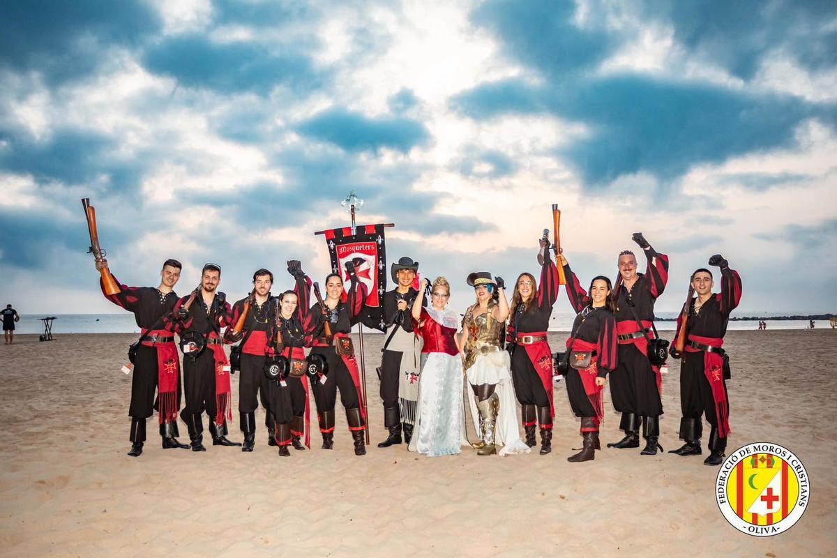 Oliva vive con la máxima pasión las fiestas de Moros i Cristians 2026: Vecinos y turistas disfrutan de la espectacularidad de los actos