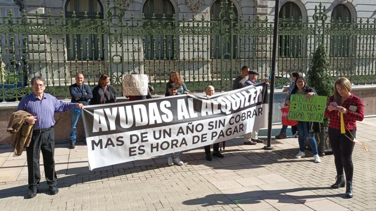 Teletrabajo y ayudas al alquiler, doble protesta ante Presidencia | LNE