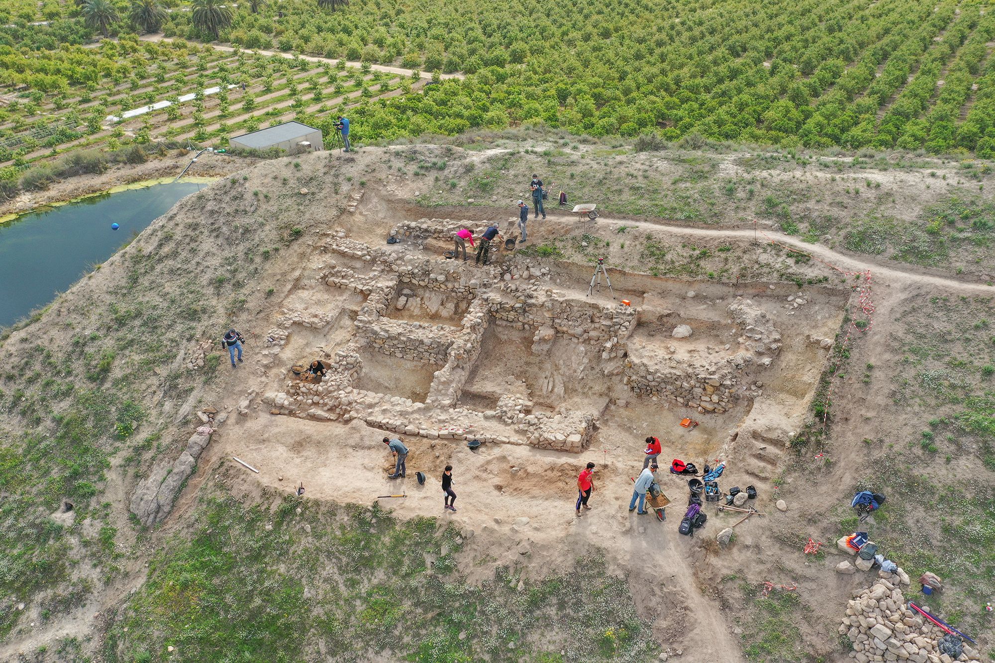 Excavaciones arqueológicas en el yacimiento de Los Saladares