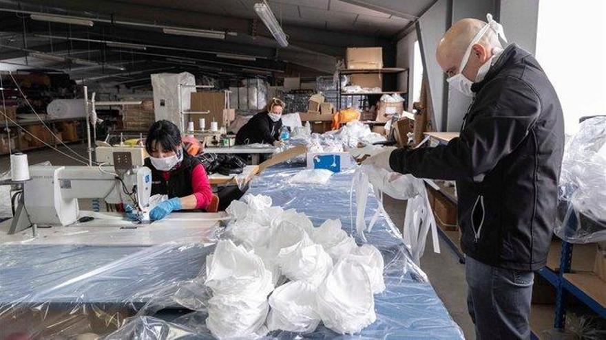 La industria textil ultima la producción de hasta 160.000 mascarillas al día