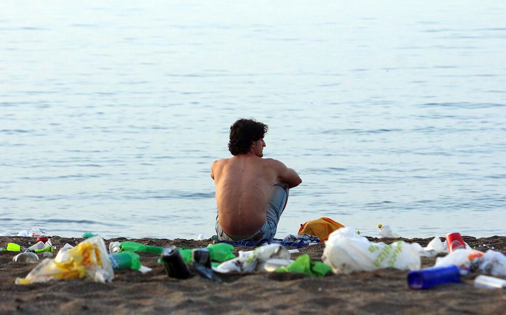 Así han quedado las playas después de la Noche de San Juan