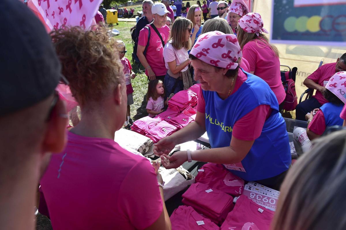 Imágenes de la marcha rosa contra el cáncer de mama en Plasencia