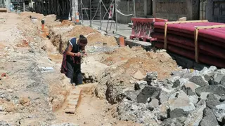 Las obras en la plaza de Santa Marina de Toro dejan al descubierto restos de una iglesia