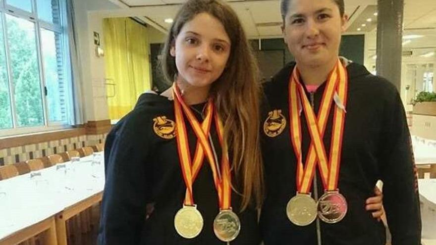 María Candela y Marina Román con sus medallas