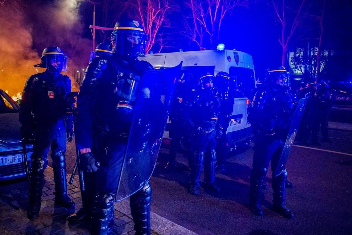 La manifestaciones en París contra la reforma de pensiones se saldan con 122 detenidos