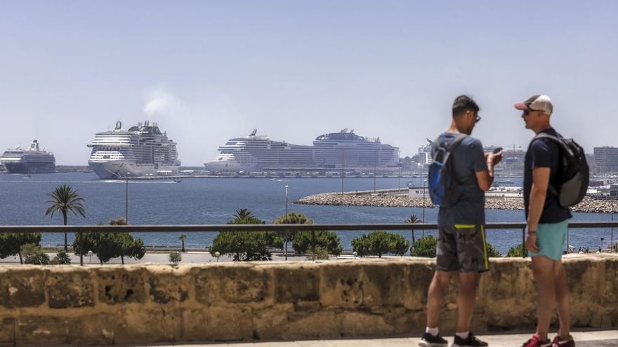 Cruceros atracados en el puerto de Palma, en una imagen de archivo.