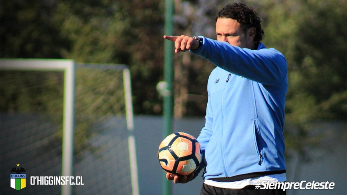 Milito ya se ha estrenado como técnico en Chile