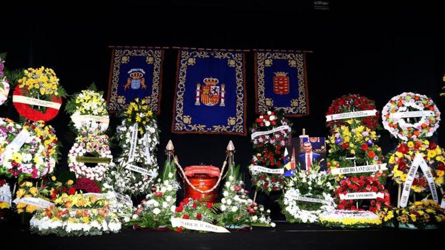 Capilla ardiente de Alexis Tejera en el Teatro Municipal de San Bartolomé.