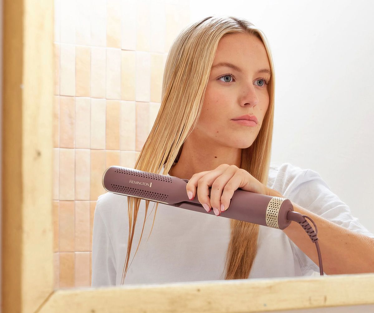 Moldeador de aire Remington Airvive AS8930. Herramienta 2 en 1 con modo húmedo para secar y modo moldeado para dar forma, combinando aire ionizado y calor para un acabado más suave y sin encrespamiento.