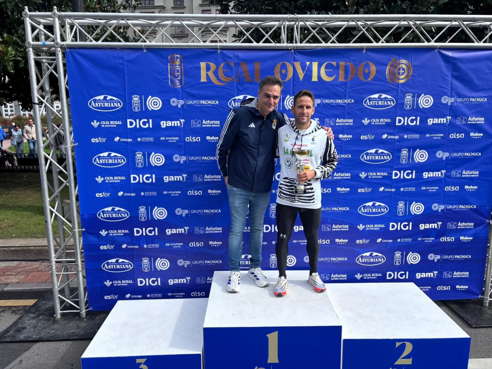 EN IMÁGENES: Así ha sido la carrera por el centenario del Real Oviedo