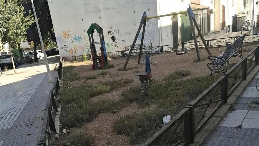 El deterioro de un pequeño parque de Mérida indigna a los vecinos: piden un lavado de cara urgente