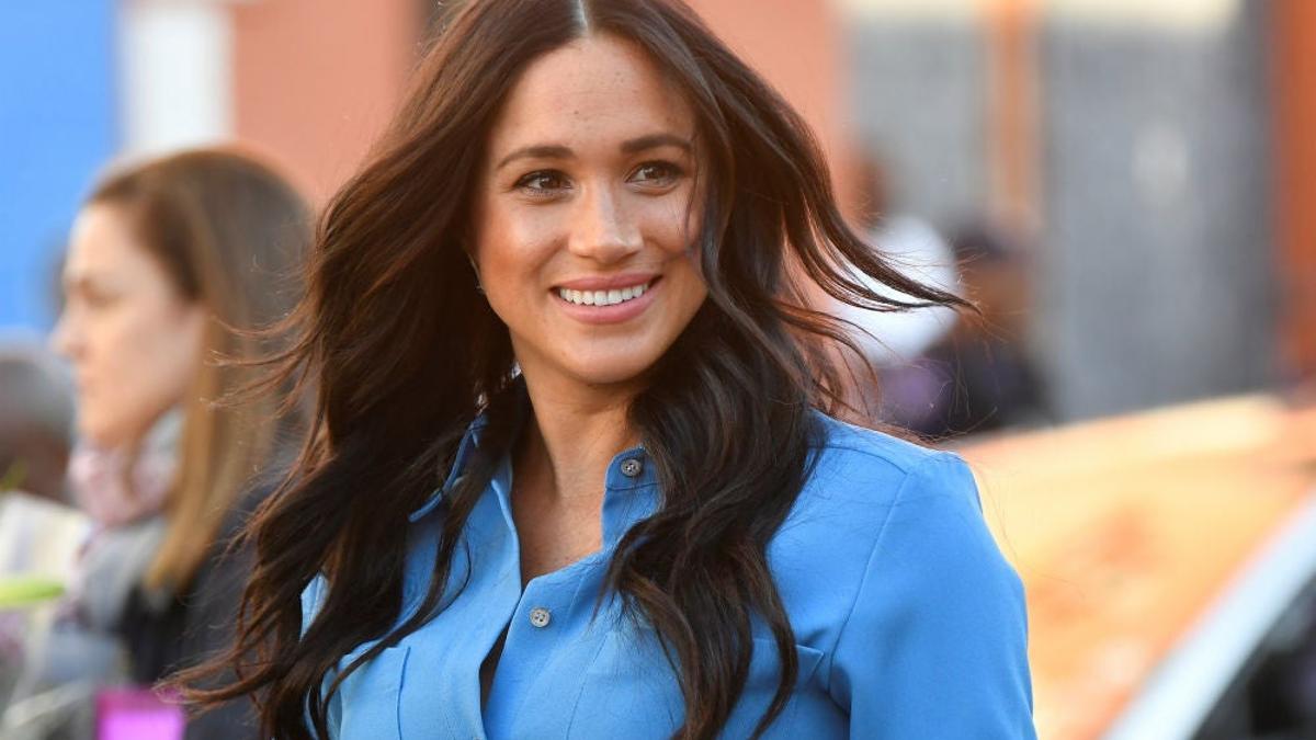 Meghan Markle sonríe durante el primer día de viaje oficial por África junto al príncipe Harry y su hijo Archie