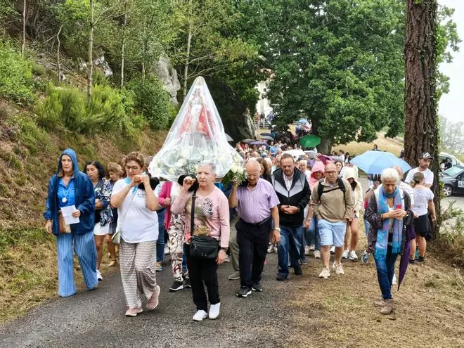 En imagen: La emotiva procesión de bajada de la Virgen del Viso