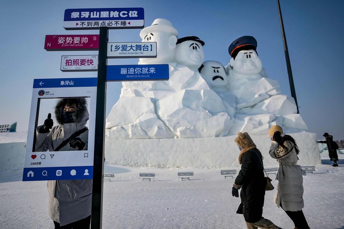 Esculturas y castillos de nieve en festivales de hielo de Moscú y  Heilongjiang, en el norte de China