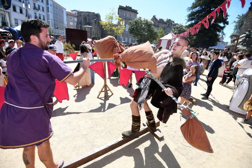 Miles de asistentes consolidan la Feira Franca como una de las fiestas históricas más destacadas de Galicia