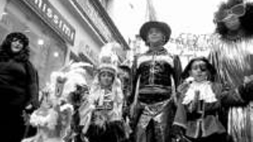 El desfile infantil llena las calles de niños en Mérida