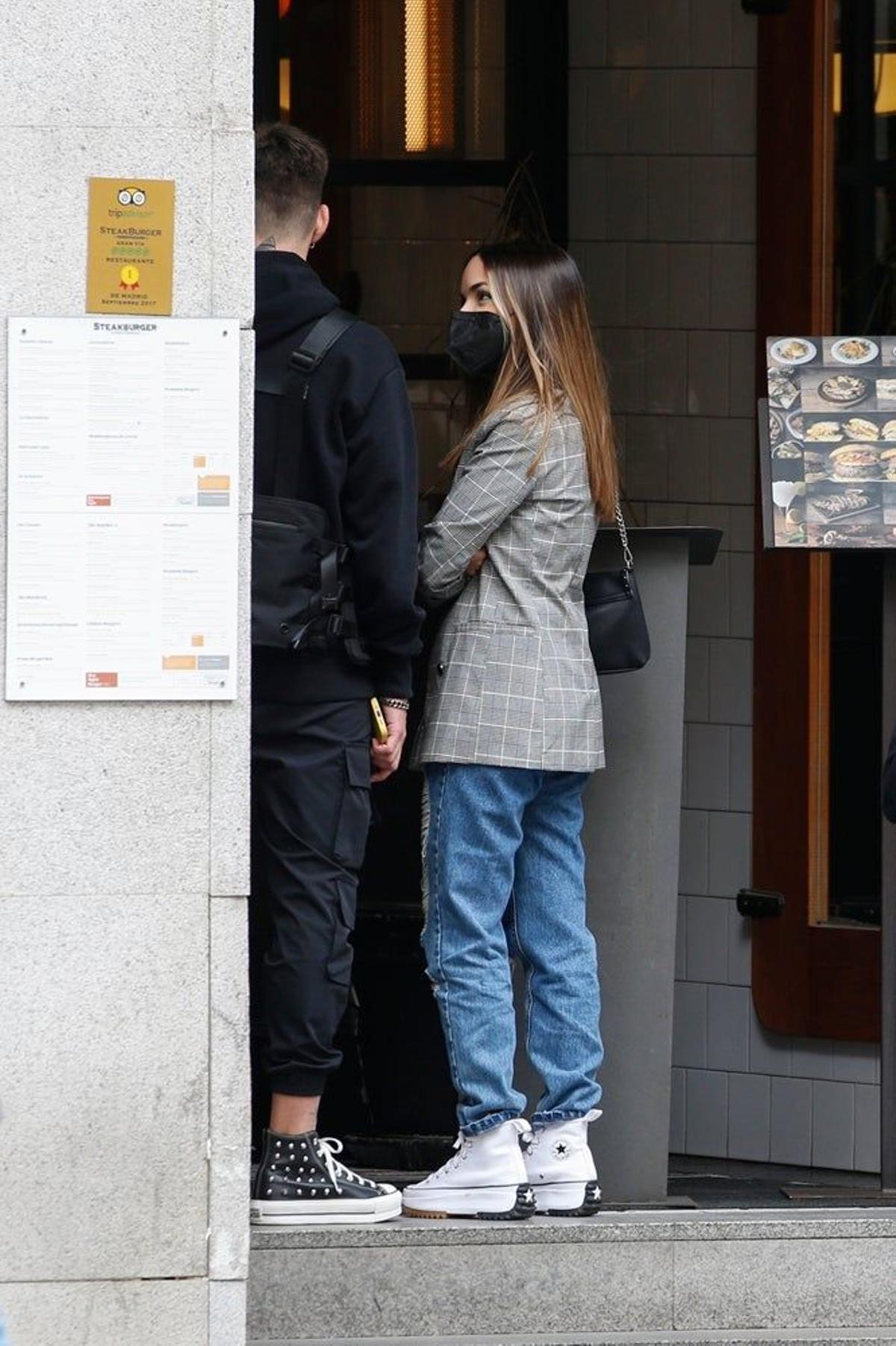 'La Isla de las Tentaciones 3': Lucía con Isaac en la puerta del restaurante