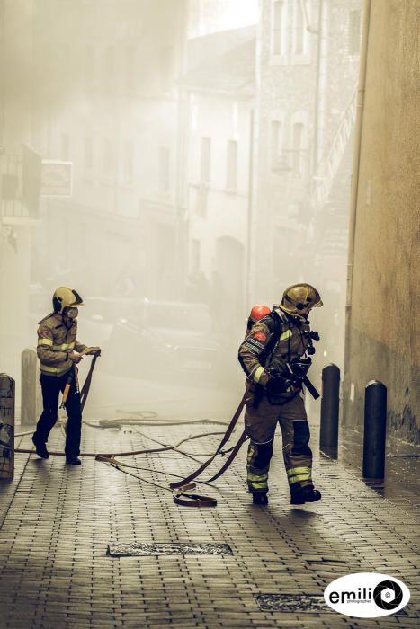 Un incendi crema la teulada d''una casa de Llívia i obliga a evacuar els veïns