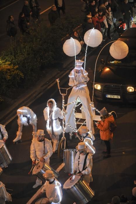 Los Reyes Magos recorren la ciudad desde O Castrillón hasta la plaza de María Pita.