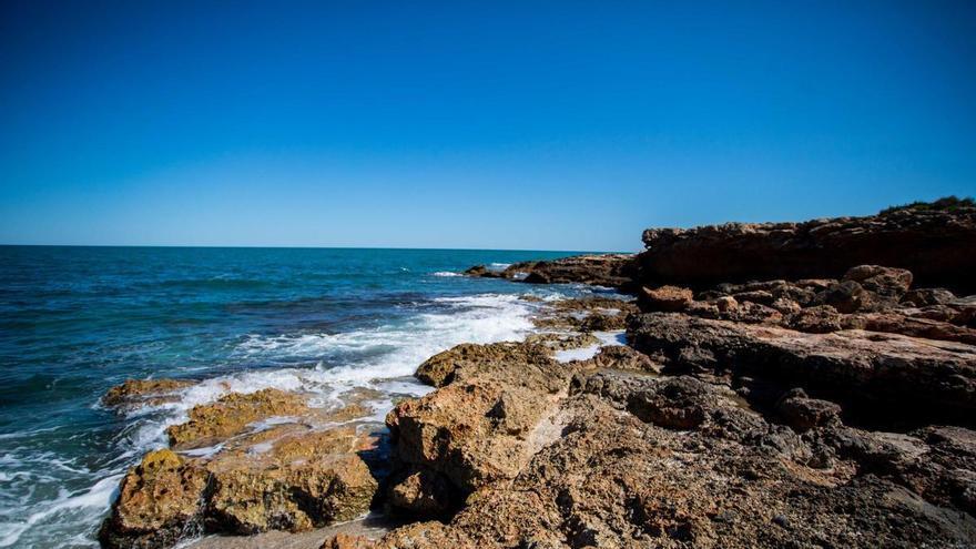 Fallece una mujer de 81 años ahogada en una cala junto a la playa Las Fuentes de Alcossebre