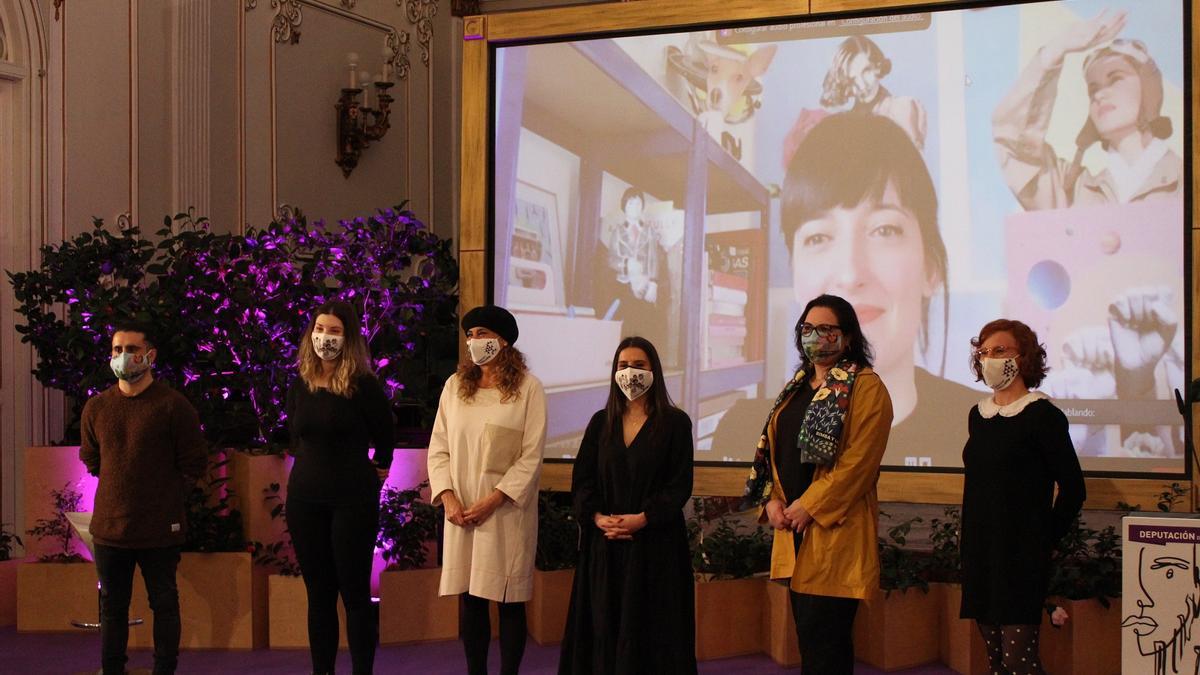 Artistas y diseñadoras acompañaron ayer a la presidenta provincial en la presentación.