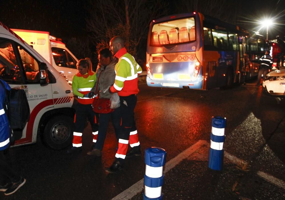 Una herida grave en un accidente de tráfico a la salida del Centro Médico