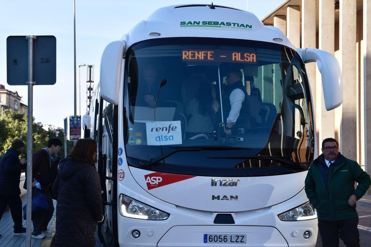 Transporte en autocar facilitado por Renfe en los últimos días en Córdoba.