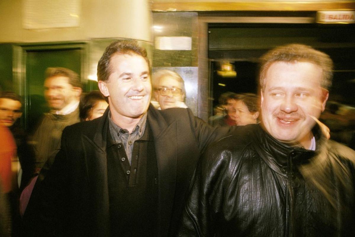 Unos jóvenes Víctor Manuel y Juan Echanove