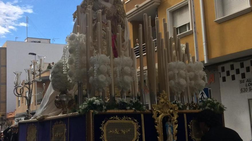 La nueva imagen de María Santísima de la Victoria recorre las calles de Torrevieja