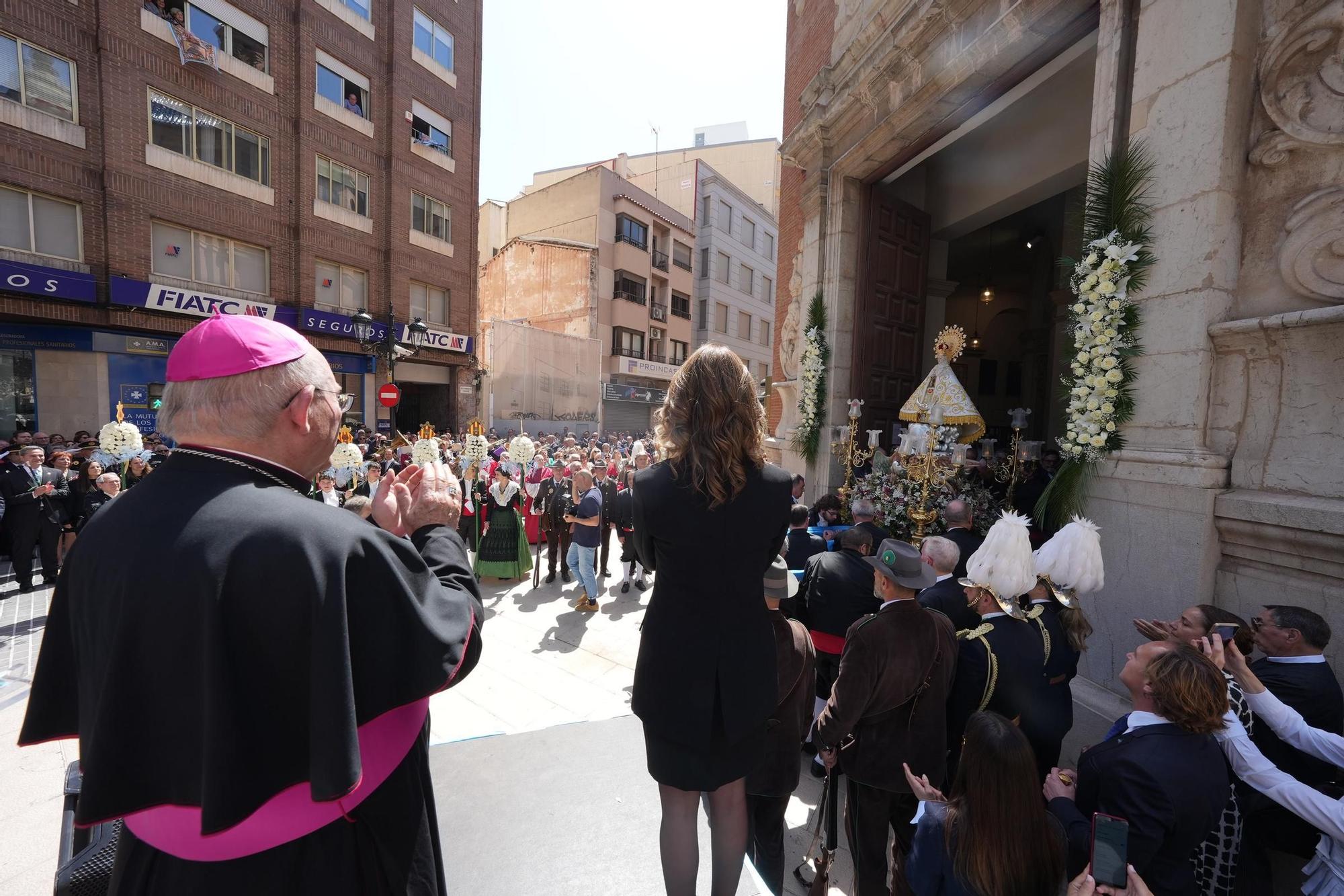 Galería de imágenes: La Virgen del Lledó sale de la basílica para ir a la ciudad