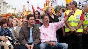 Xavier García Albiol, president del grup parlamentari de PPC, ha participat per sorpresa en la manifestació del 12 d’Octubre a la plaça de Catalunya.