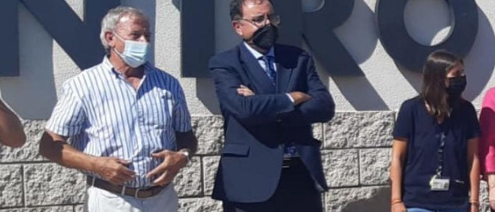 El director de Villena y el secretario de Instituciones Penitenciarias, a la izquierda junto a la subdirectora cesada. | INFORMACIÓN