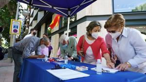 Campaña de recogida de firmas del PP contra de los indultos a los presos independentistas.