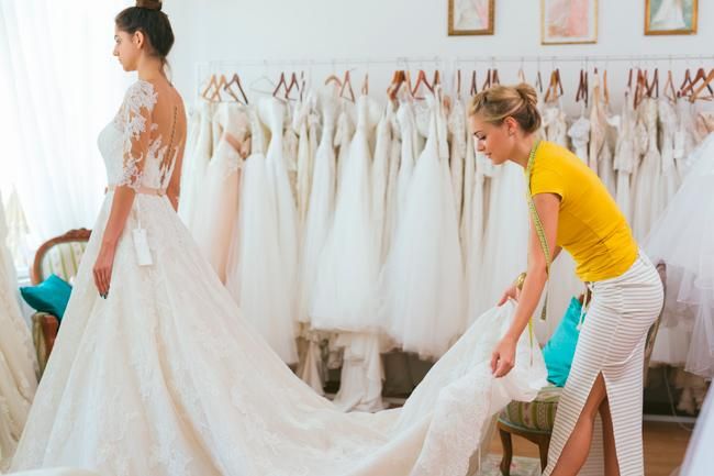 Prueba del vestido de novia antes de la boda