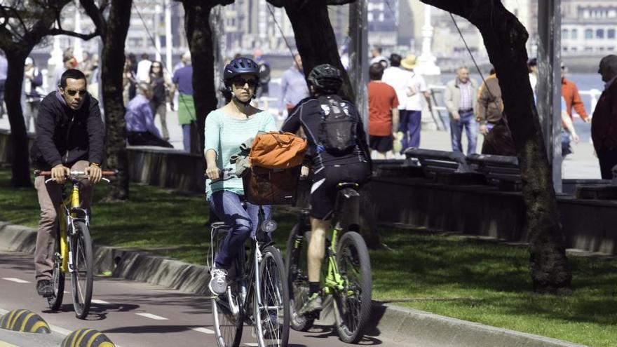 Ciclistas en Gijón