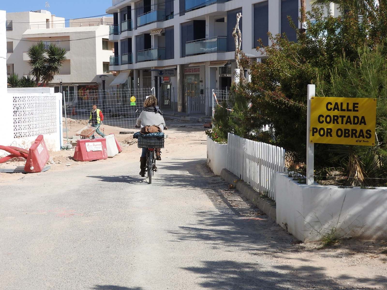 Semana Santa patas arriba en Formentera por el retraso en las obras en es Pujols