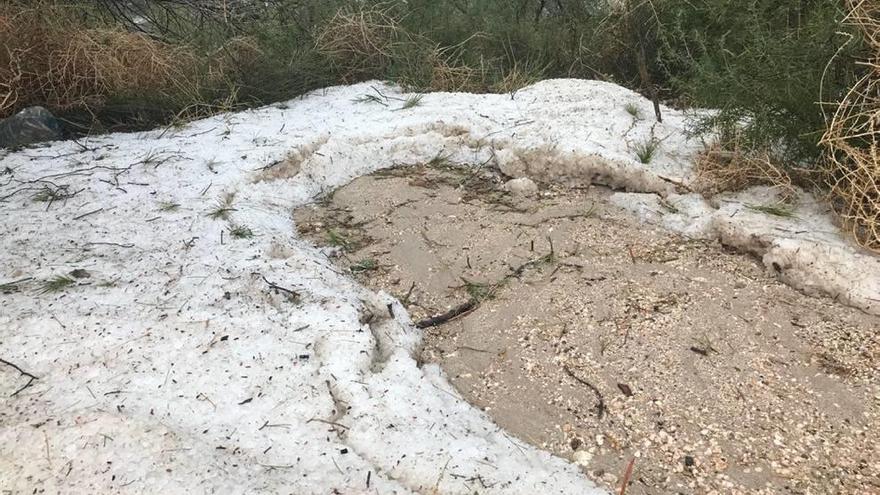 El granizo arrasa los almendros de Fontanares